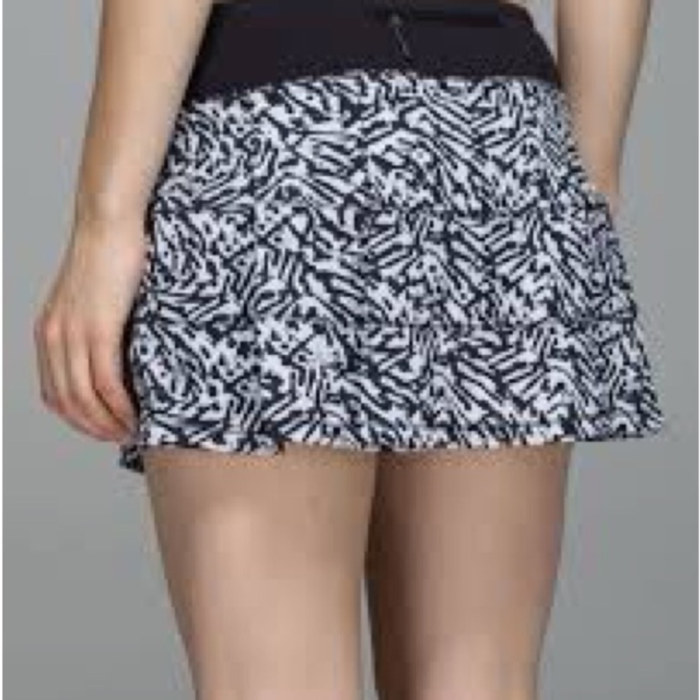 lululemon athletica Black and White Printed Skirt size 4
